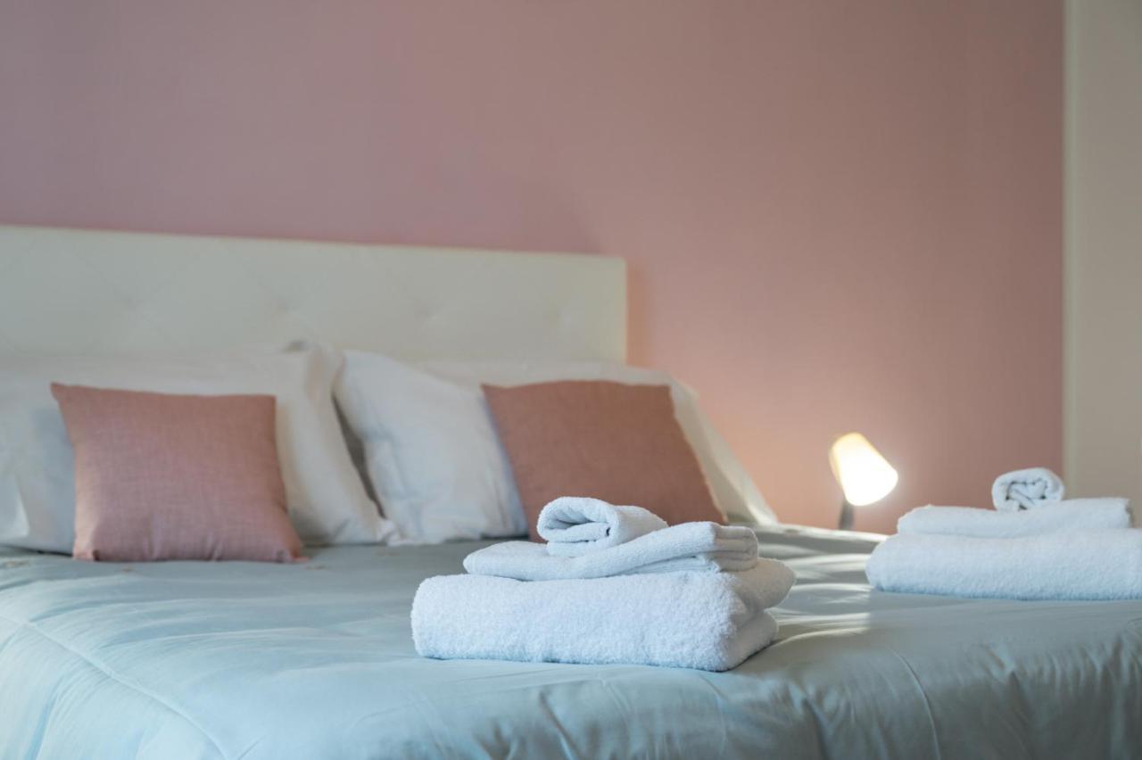La Verde Rosa - Casa Vacanze A Due Passi Dal Lago Marta Ngoại thất bức ảnh