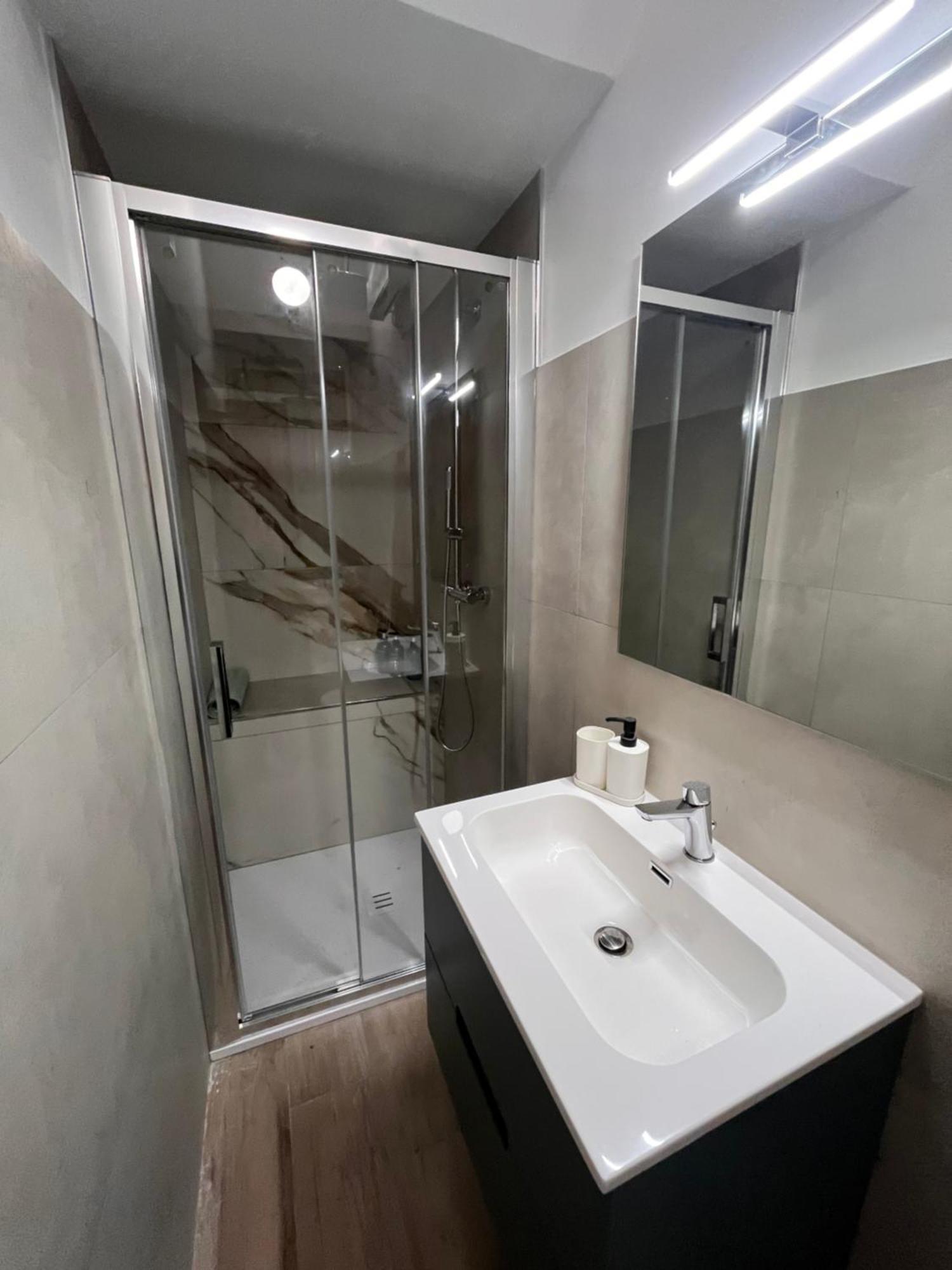 La Verde Rosa - Casa Vacanze A Due Passi Dal Lago Marta Ngoại thất bức ảnh