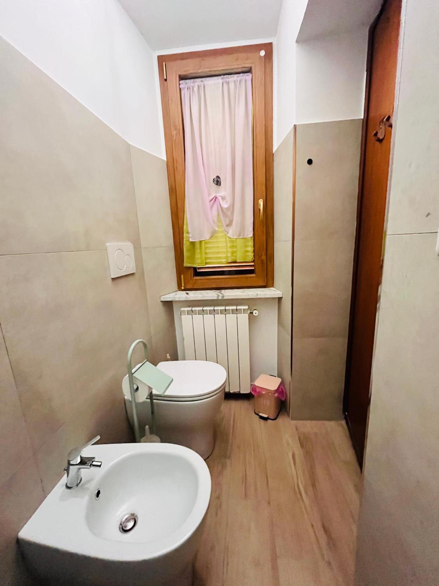 La Verde Rosa - Casa Vacanze A Due Passi Dal Lago Marta Ngoại thất bức ảnh